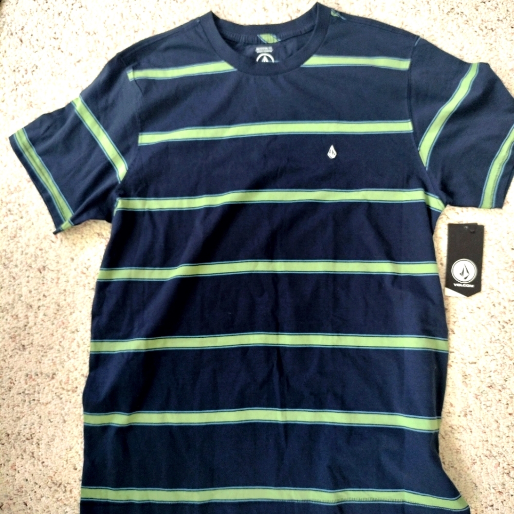Men's Volcom Da Fina Crew Striped Shirt modern fit. Super soft. Brand new